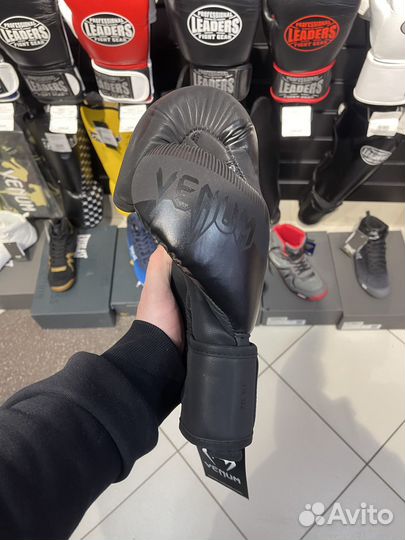 Перчатки боксерские Venum Impact Black/Black