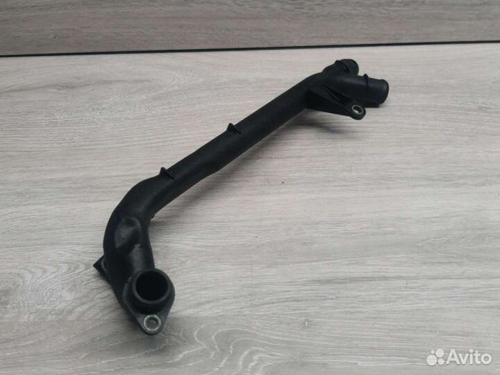 Патрубок системы охлаждения Mercedes M271