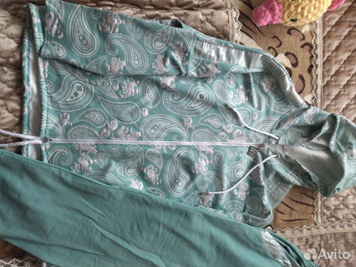 Спортивный костюм женский