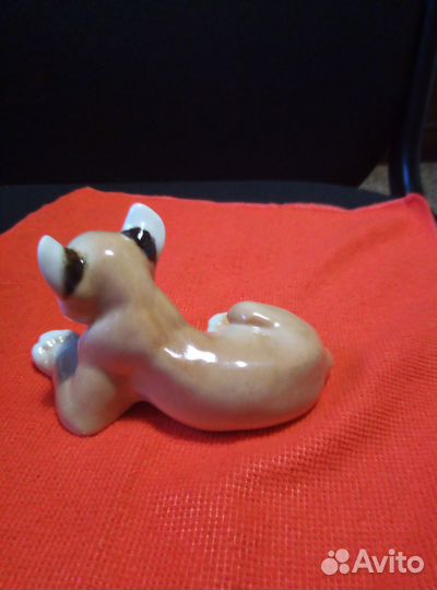 Фарфоровая статуэтка Львенок