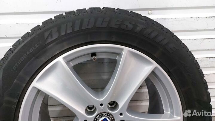 R18 Bridgestone Blizzak LM-001 255/55, PCD 5x100 DIA 60.06