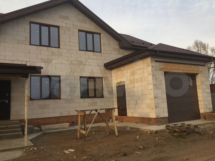 Коттедж 250 м² на участке 8 сот.