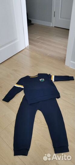 Костюм на мальчика 3-4 года