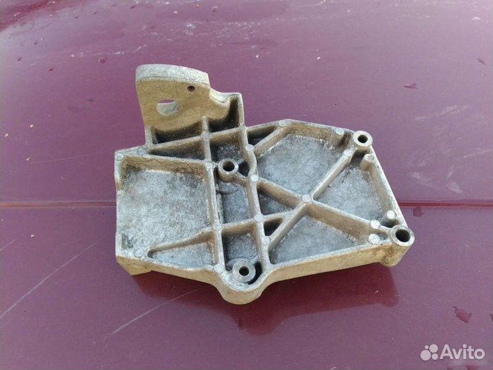 Кронштейн двигателя Volkswagen Passat B5 1997