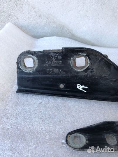 Петля капота правая Porsche Cayenne 4.5 V8