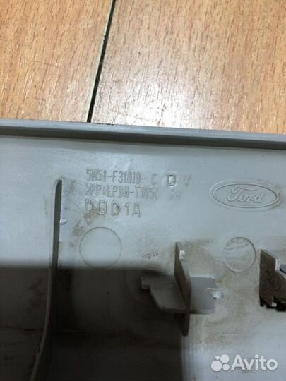 Обшивка стойки правая Ford Focus