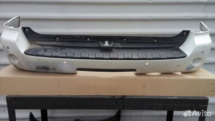 Бампер задний Toyota Sequoia