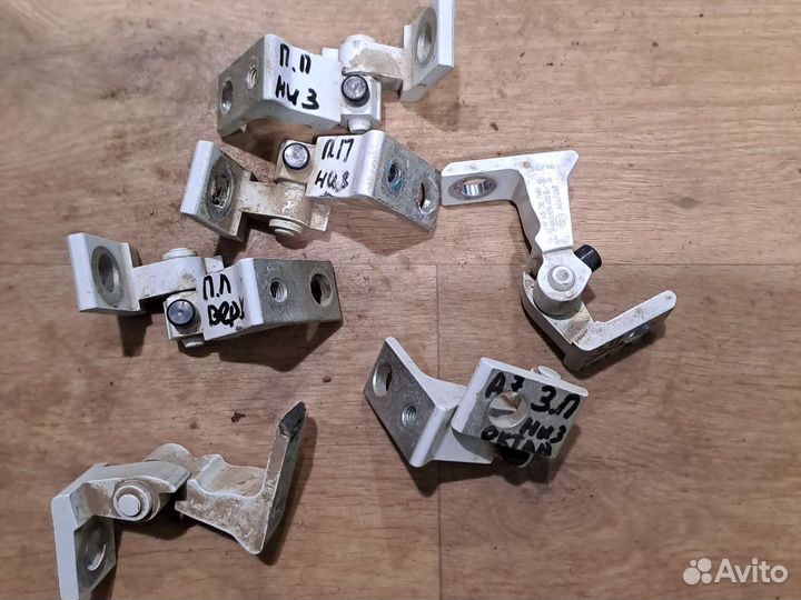 Петли двери Skoda Octavia A7