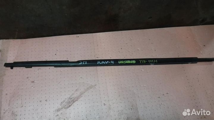 Накладка стекла заднего правого Toyota RAV4 (XA20