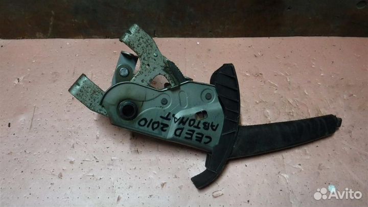 Рычаг стояночного тормоза KIA Ceed (ED) 2006- 2012