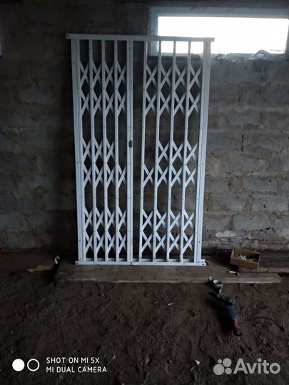 Раздвижные решётки на двери (гармошки)