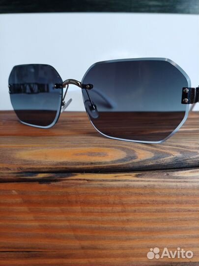 Солнцезащитные очки женские valentino