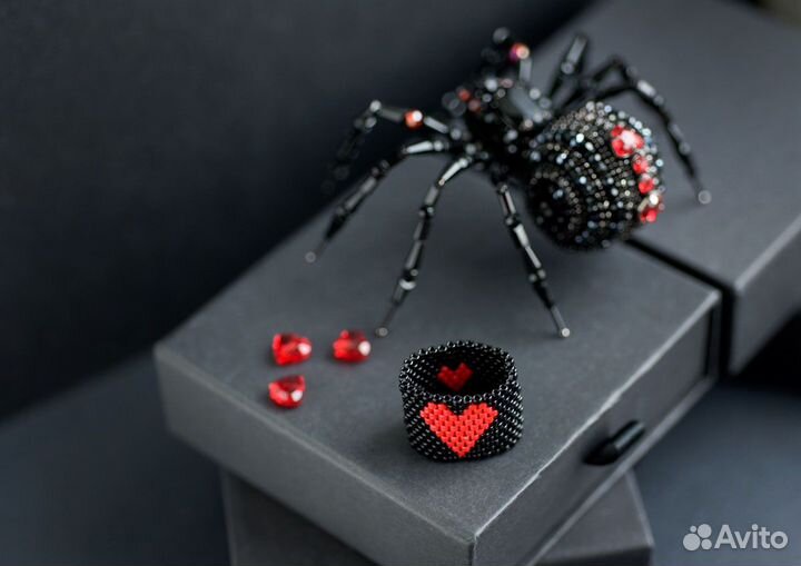 Брошь ручной работы Паук