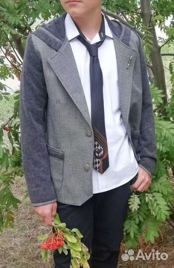 Пакетом форма школьная. Жилет Пиджак Брюки