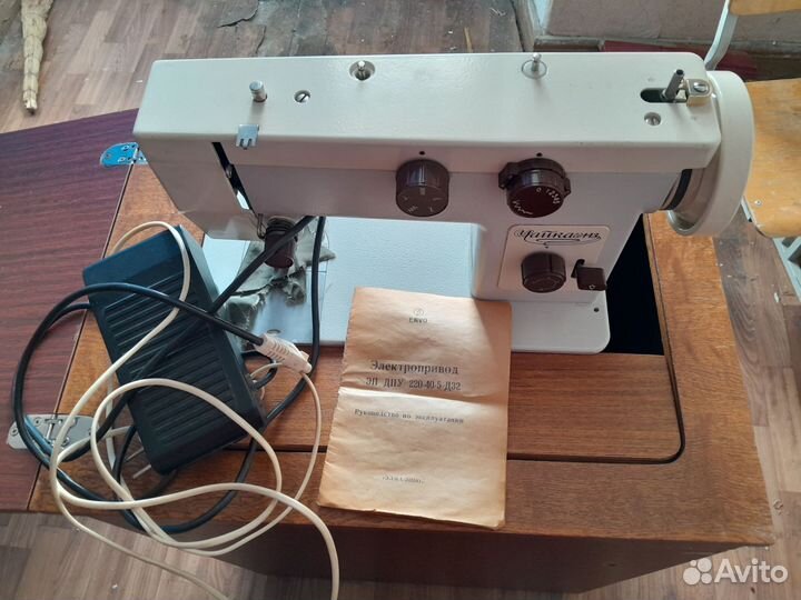 Швейная машина Чайка 143