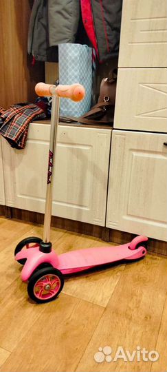 Самокат трёхколёсный