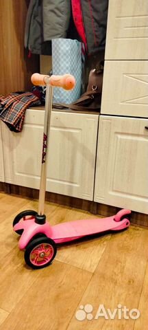 Самокат трёхколёсный