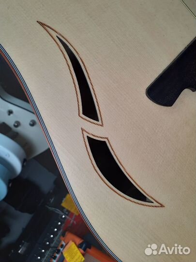 Акустическая гитара дредноут