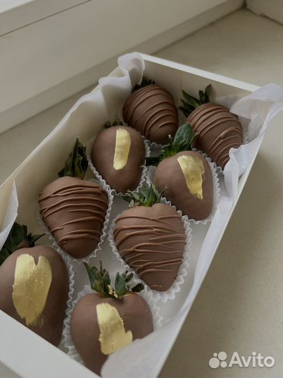 Фрукты в шоколаде (клубника, бананы, финики