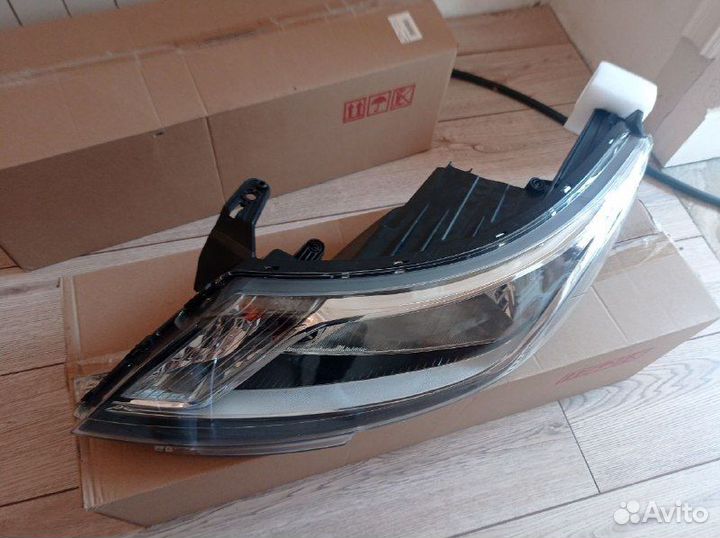 Фара передняя левая Kia Rio 3 2011-2015