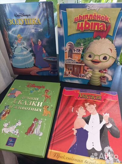 Много книг от Уолта Диснея