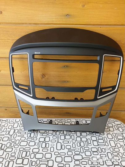 Переходная рамка и штатная магнитола Хендай H1