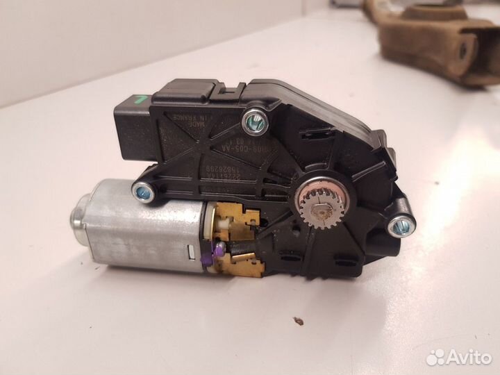 Моторчик люка (Hyundai Sonata)