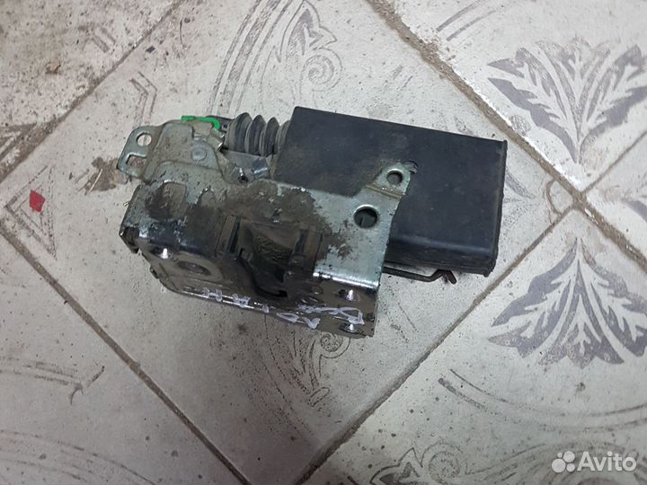 Замок водительской двери Renault Logan