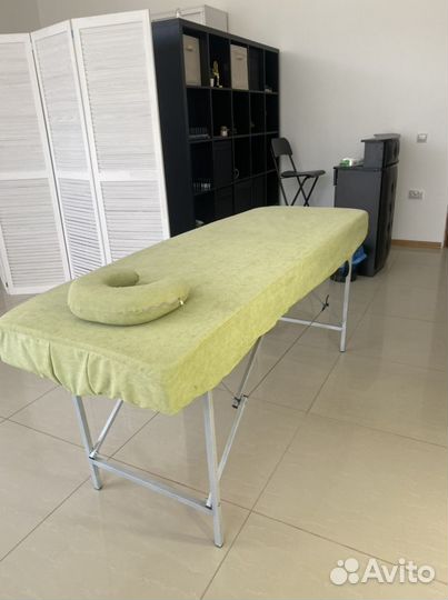 Массажная кушетка с подушками