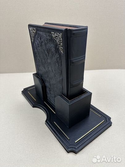 Россия великая судьба (кожаная книга на подставке)