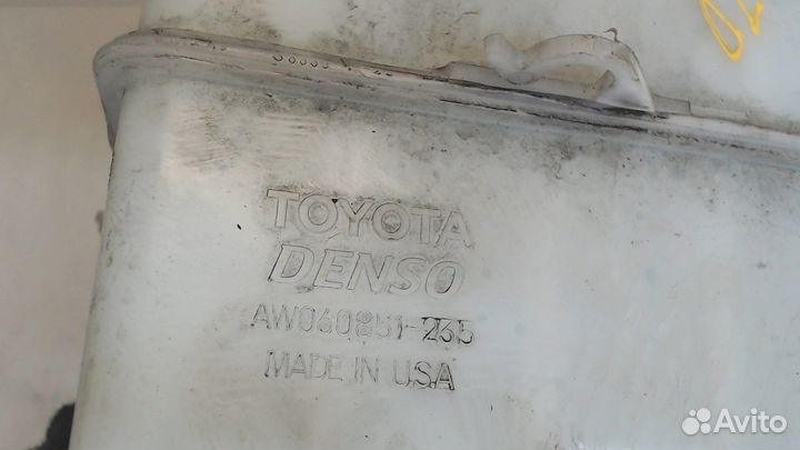 Бачок омывателя Toyota Tundra, 2009