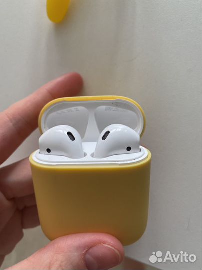 Беспроводные наушники airpods