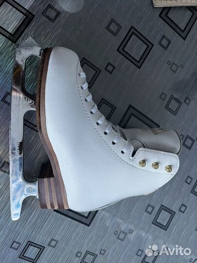 Фигурные коньки jackson c13