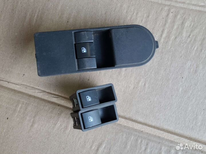 Кнопка стеклоподъемника Opel Astra H 2004-2015