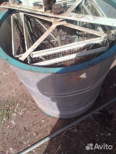 Медогонка 4 рамочная бу