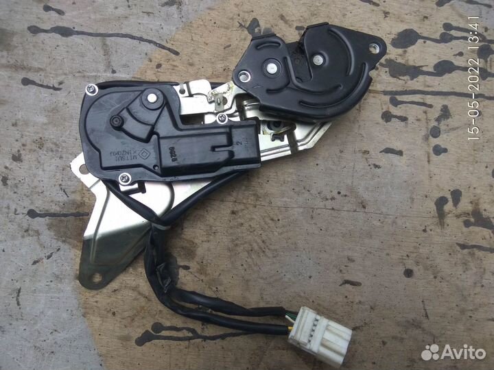 Замок открывания багажника на Хонда Легенд 2007 г