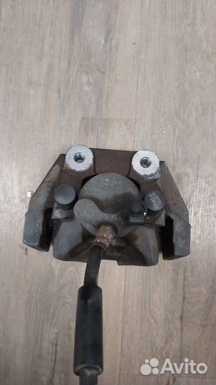 Суппорт тормозной задний правый Bmw 750Lix F02 N63