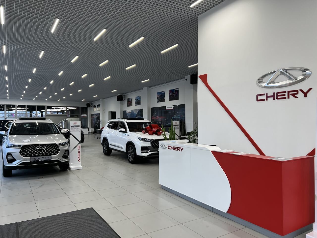 Chery дилер спб. Chery сервис. Автостиль. Chery gq. Chery история компании в салоне.