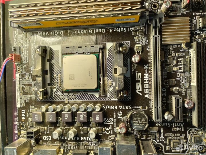 Материнская плата с процессором и памятью