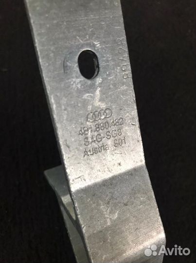 4B1880482 Опора Audi