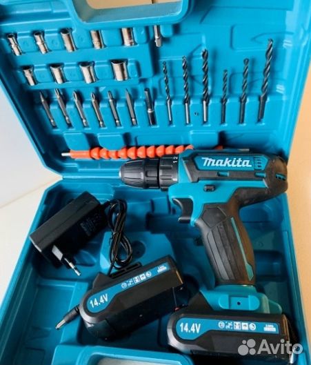 Шуруповерт Makita 14V с набором бит