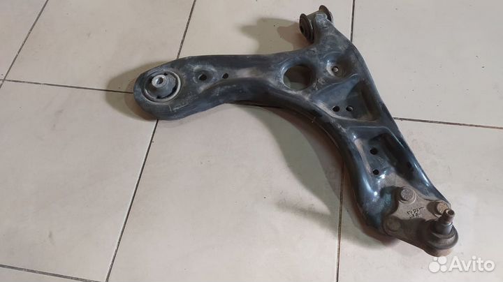 Рычаг передний правый Skoda Rapid