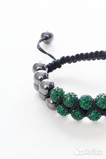 Новый плетеный браслет из бусин и изумрудных страз