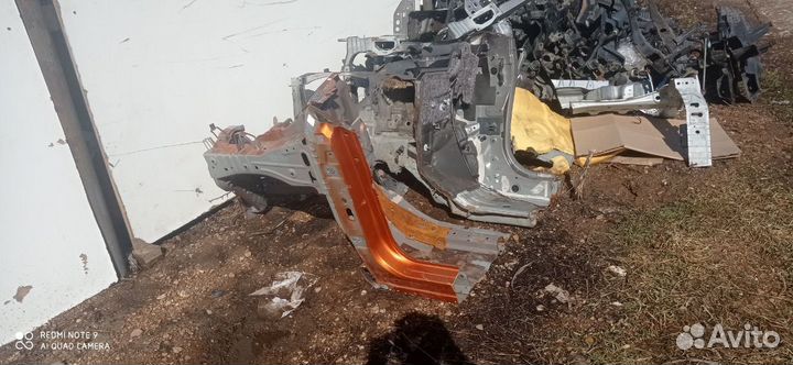 Передняя левая четверть Ниссан Х-Трейл Т32