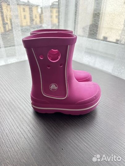 Резиновые сапоги для девочки crocs