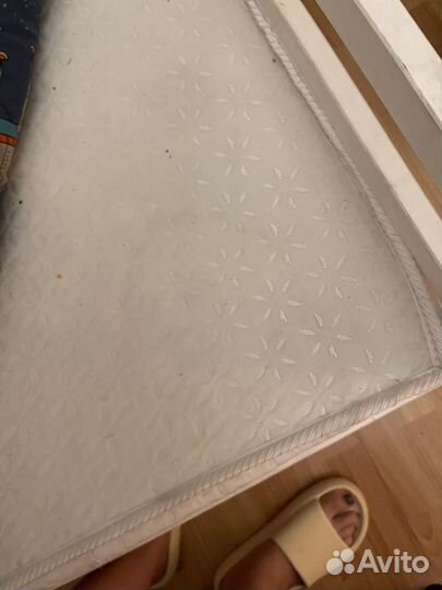 Детская кровать с бортиком