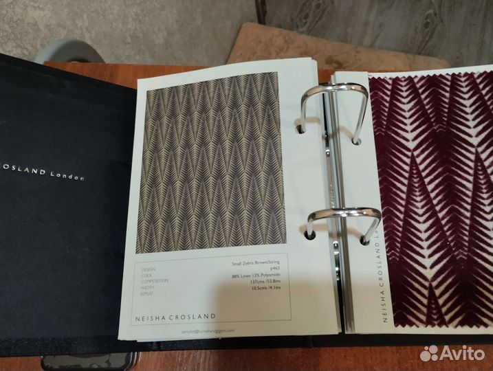 Книга с образцами ткани