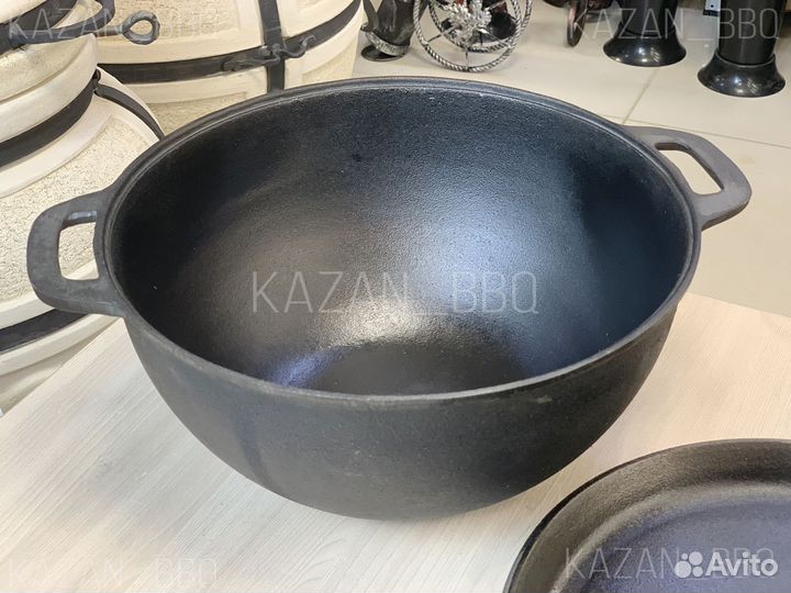 Казан с чугунной крышкой сковородой