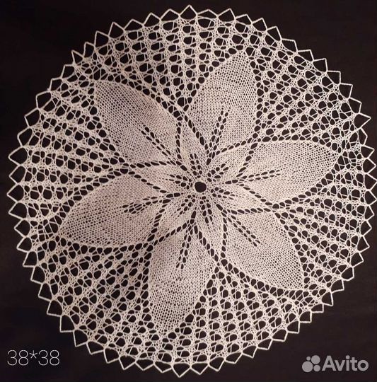Ажурная вязаная салфетка спицами