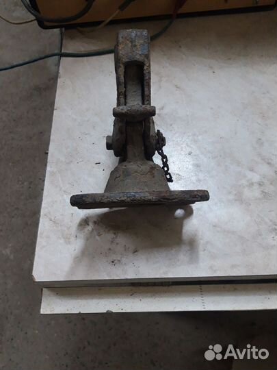 Крюк задний на газель